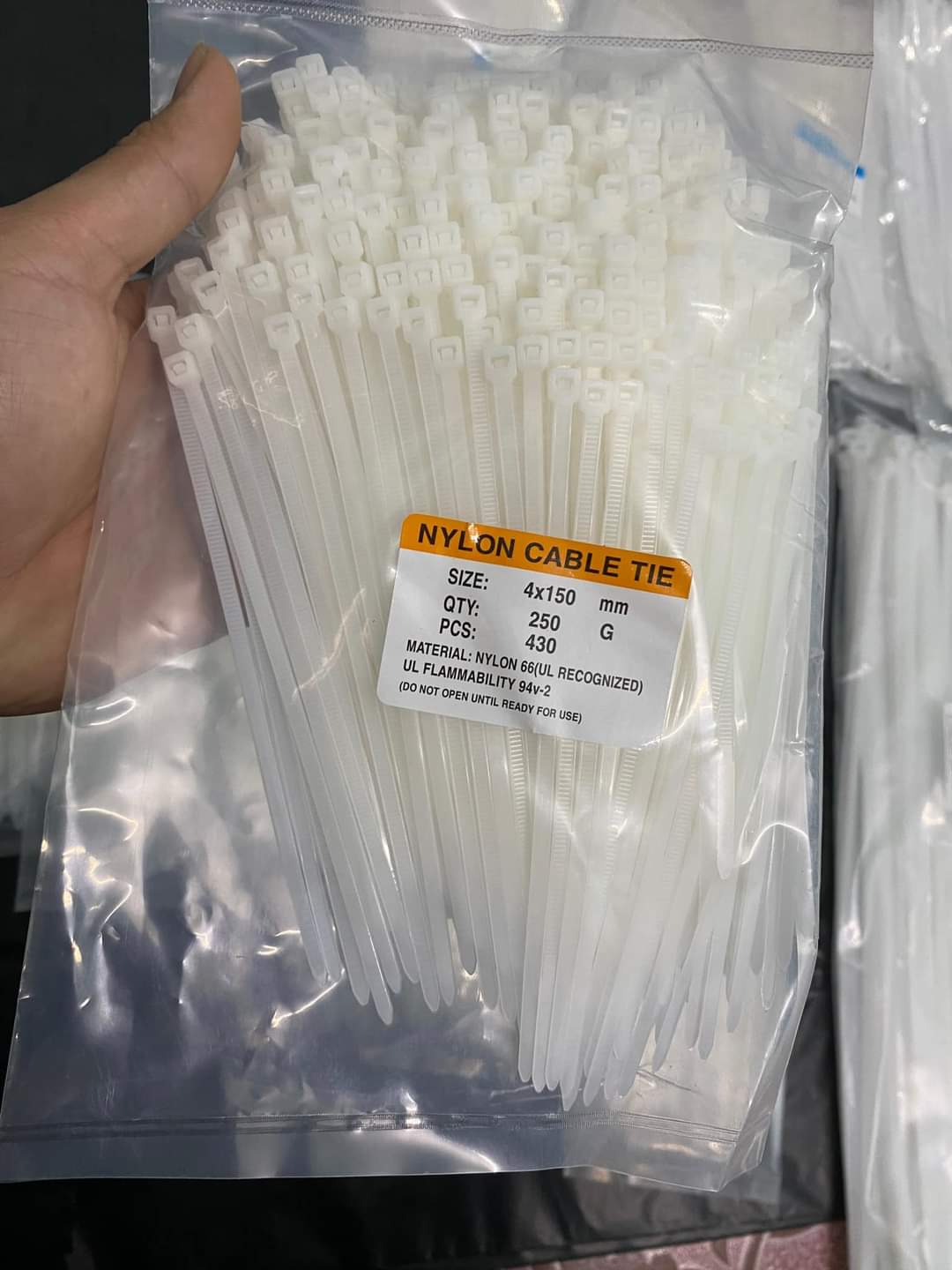 Dây rút nhựa 4x150 (250 sợi)
